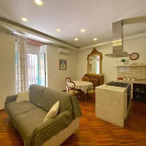 Apartament Trinita Degli Spagnoli House, Neapol